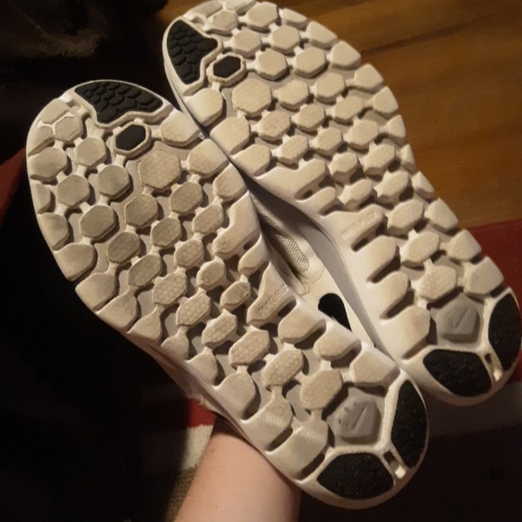 Shoes - Picture 2 of 3